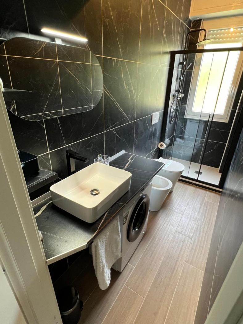 Moderno Ed Elegante Loft Con Balcone Leilighet Milano Eksteriør bilde