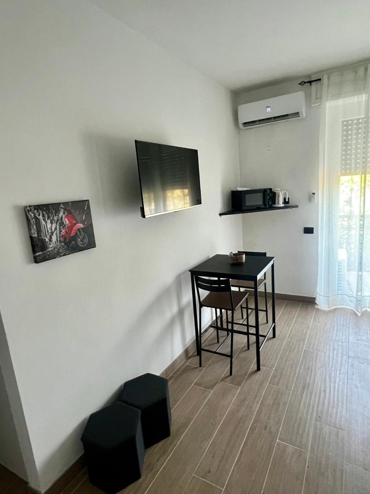 Moderno Ed Elegante Loft Con Balcone Leilighet Milano Eksteriør bilde